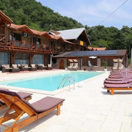 Pensiunea Deian-Clisura Dunarii Moldova Noua Exterior foto