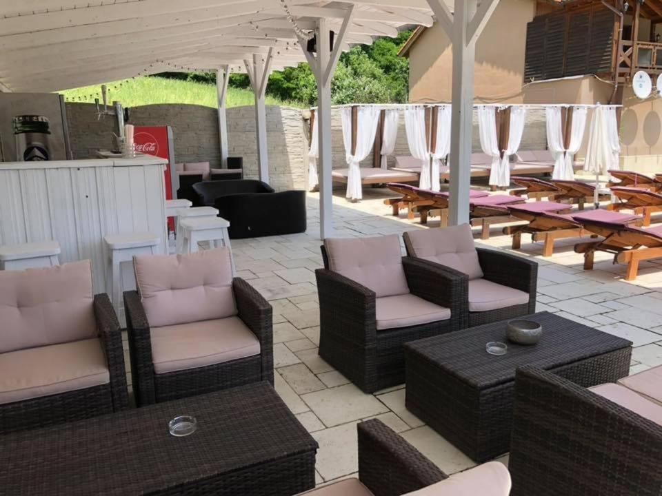 Pensiunea Deian-Clisura Dunarii Moldova Noua Exterior foto