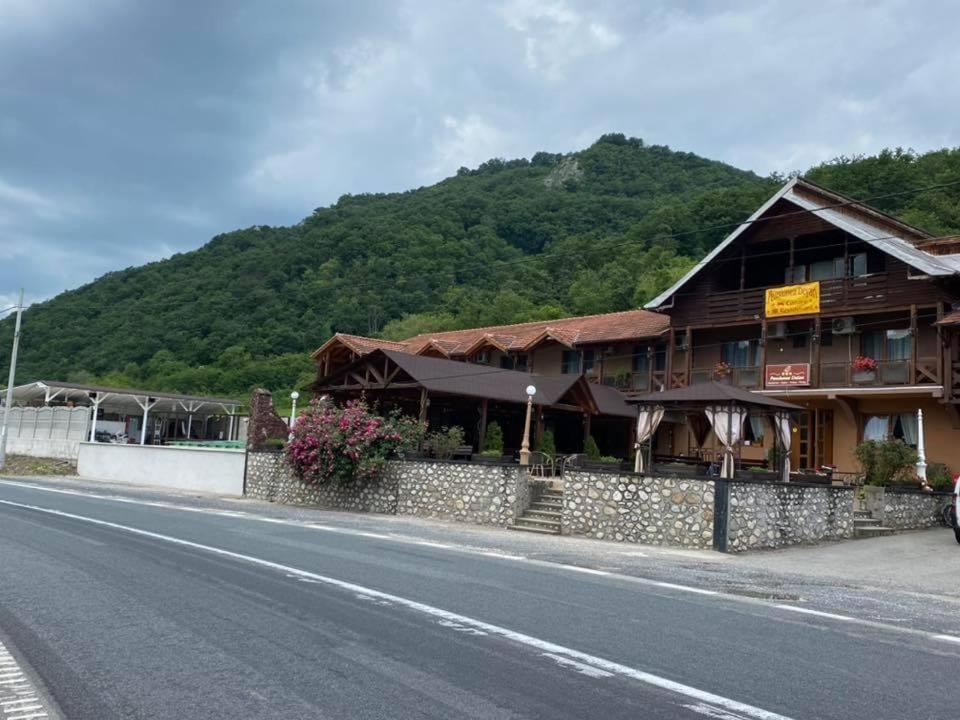 Pensiunea Deian-Clisura Dunarii Moldova Noua Exterior foto
