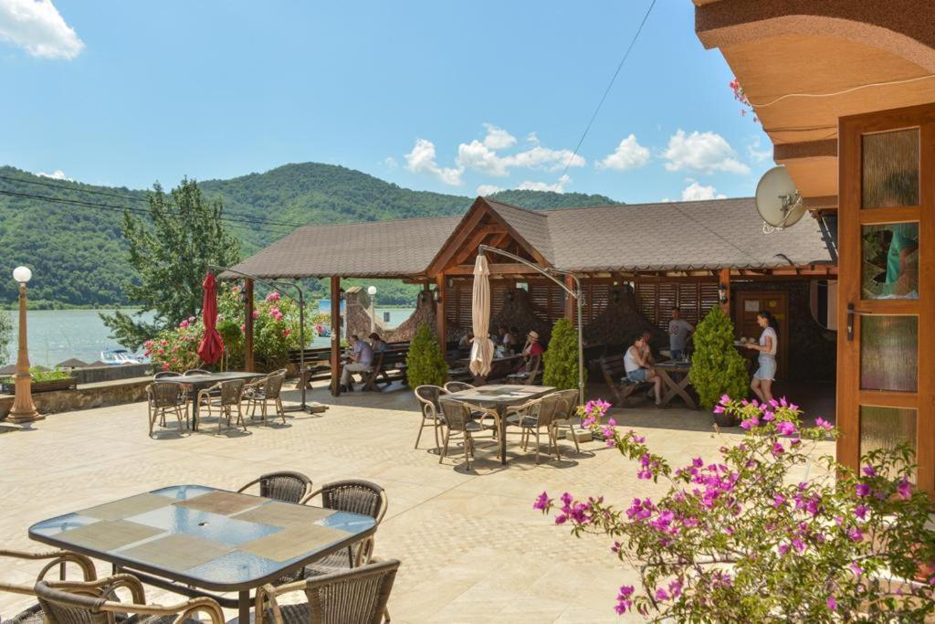Pensiunea Deian-Clisura Dunarii Moldova Noua Exterior foto